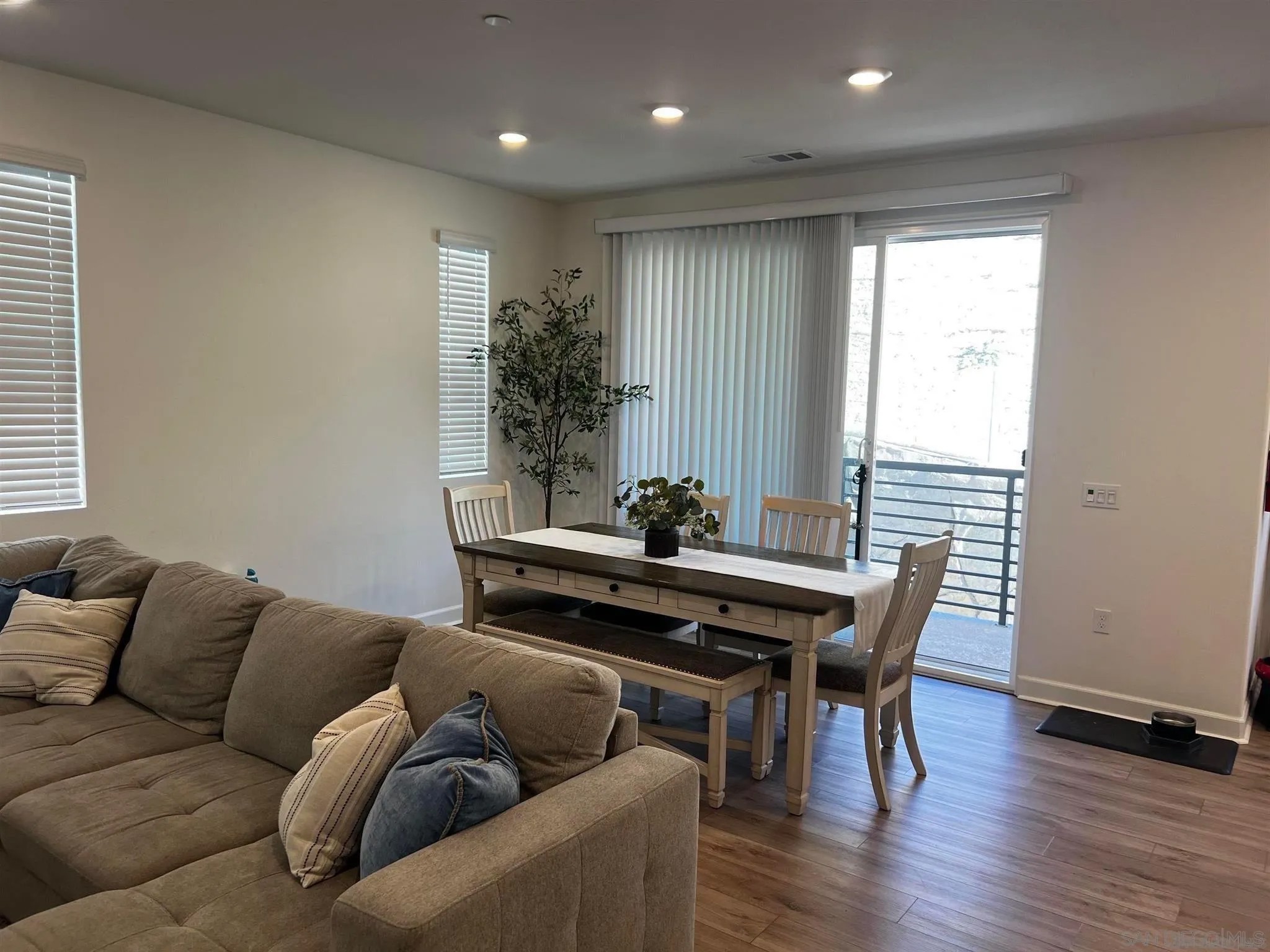812 Makani St 4
