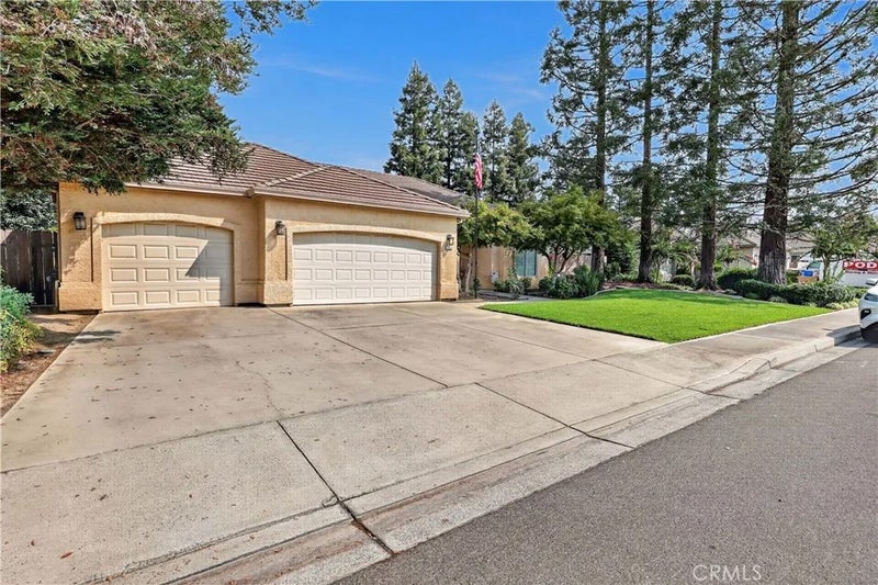 1755 E Tuolumne