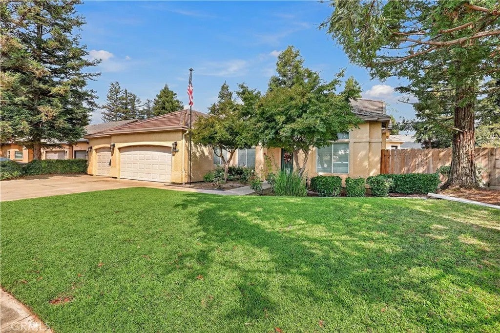 1755 E Tuolumne