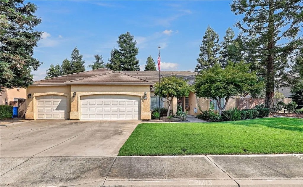 1755 E Tuolumne