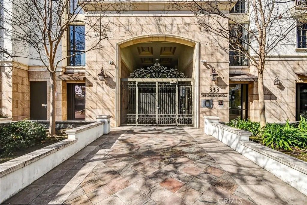 Photo of 333 N Hill Ave #408, Pasadena, CA 91106 (MLS # SR26024164)