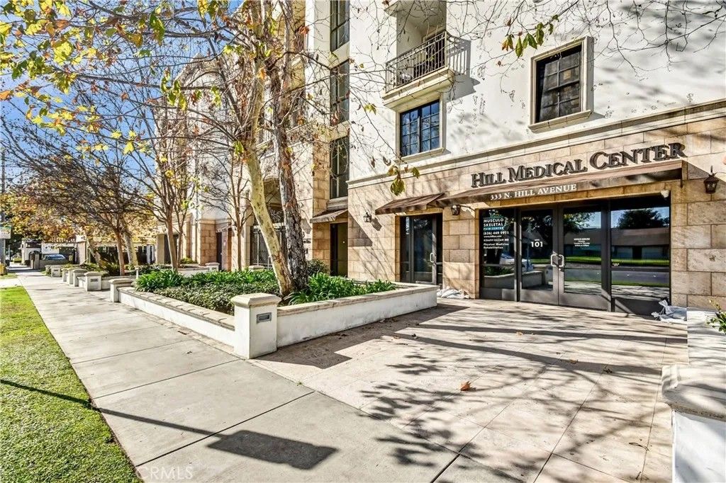 Photo of 333 N Hill Ave #408, Pasadena, CA 91106 (MLS # SR26024164)