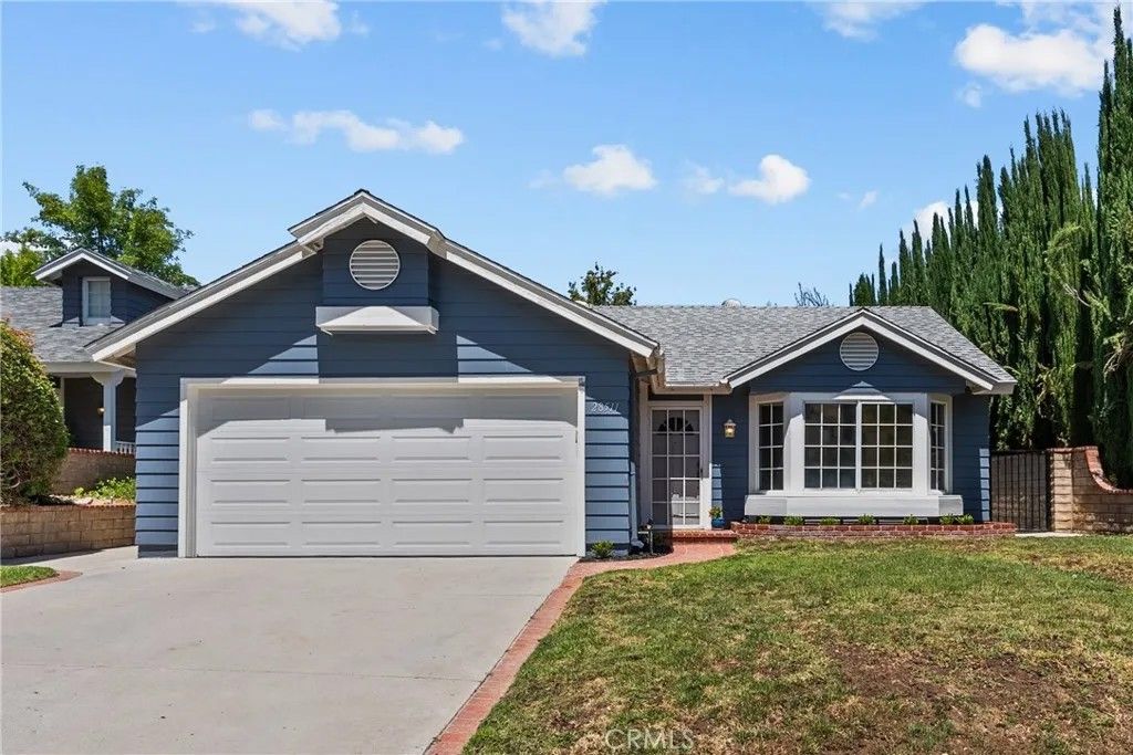 Photo of 28511 Victoria Rd, Castaic, CA 91384 (MLS # SR26092501)