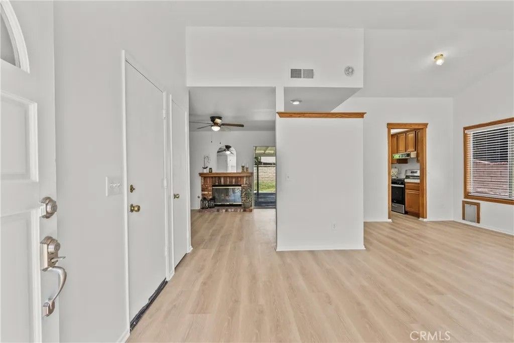 Photo of 28511 Victoria Rd, Castaic, CA 91384 (MLS # SR26092501)