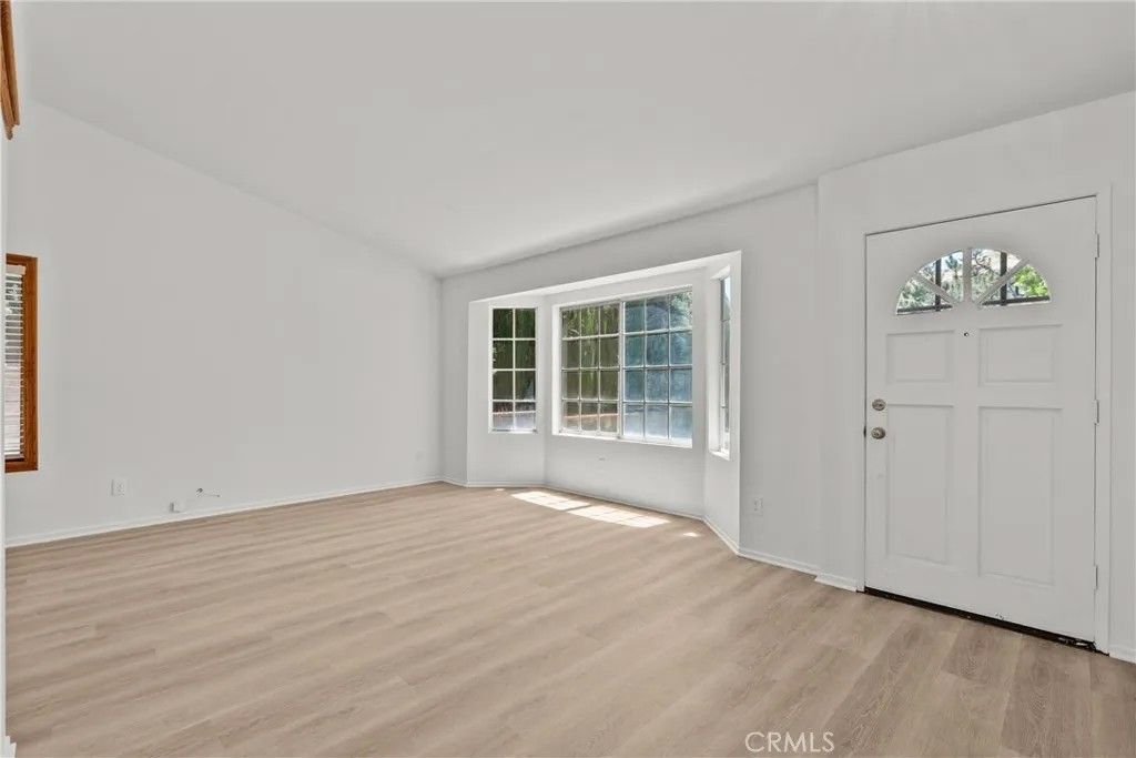 Photo of 28511 Victoria Rd, Castaic, CA 91384 (MLS # SR26092501)