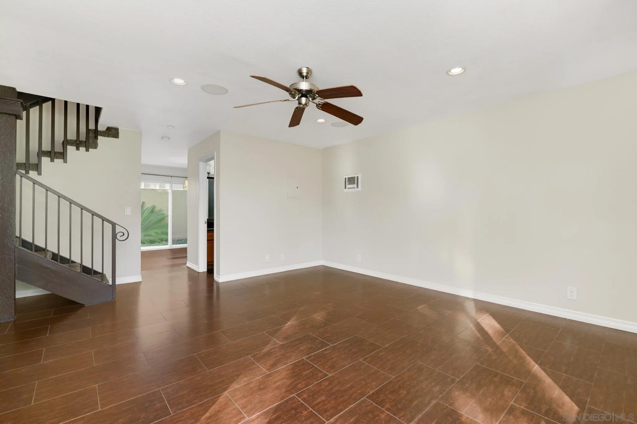 615 Fredricks Ave 122