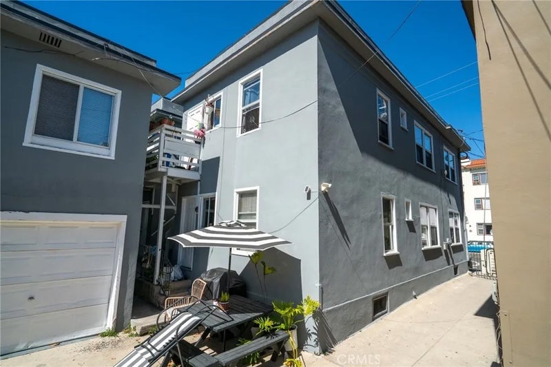 1042-1048 E Broadway