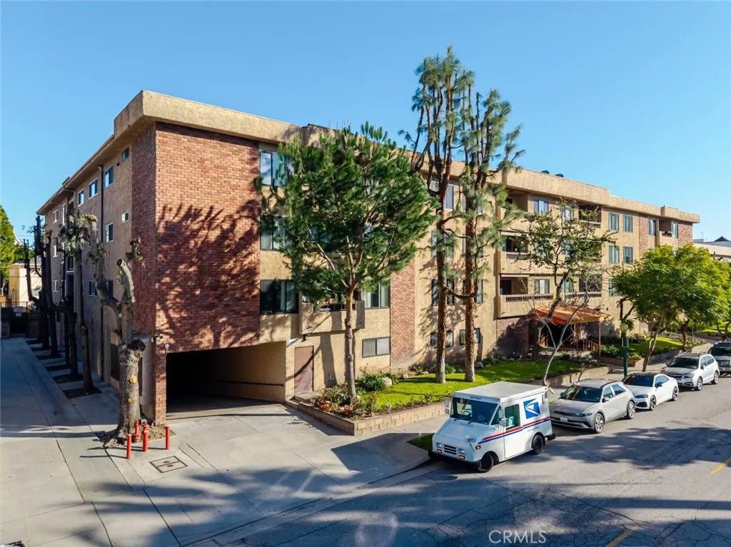 Photo of 316 N Maryland Avenue #306, Glendale, CA 91206 (MLS # GD26005629)