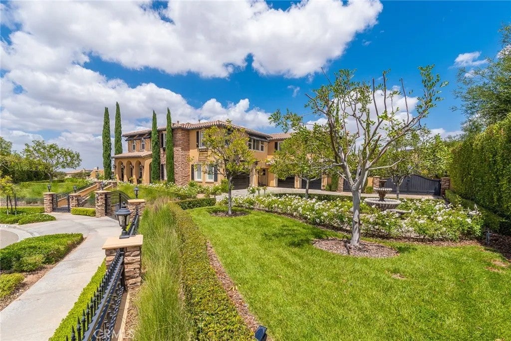 455 Wrightwood Court