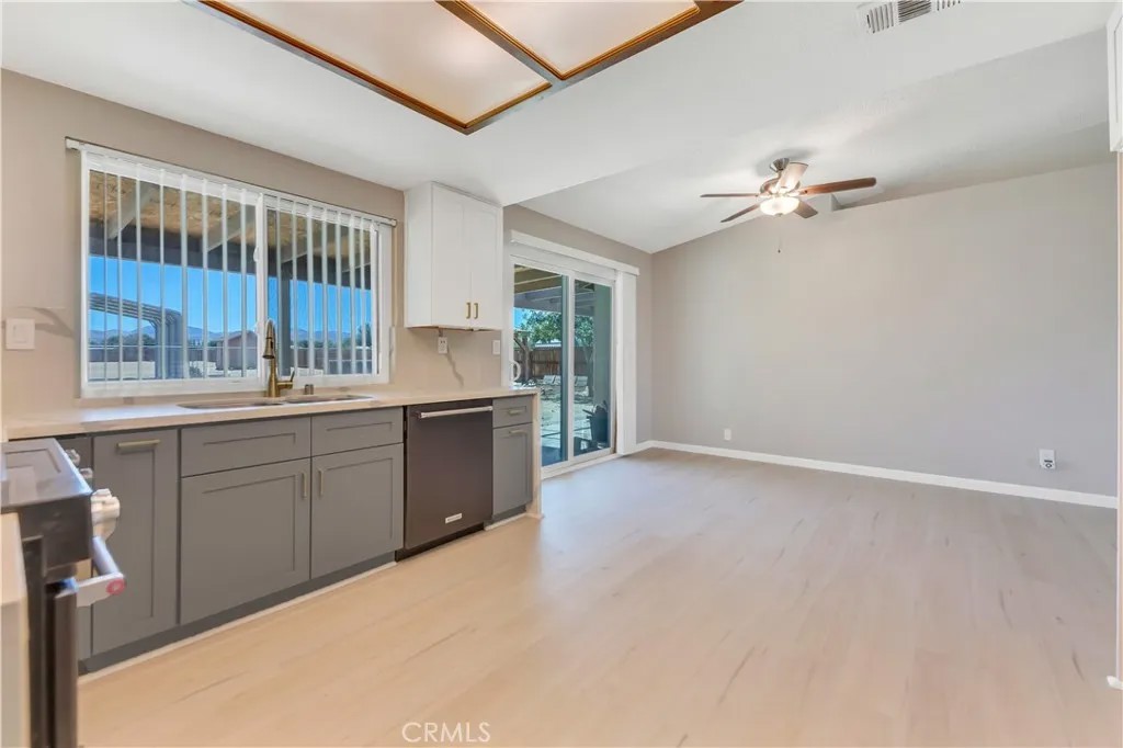 9742 E Avenue R8