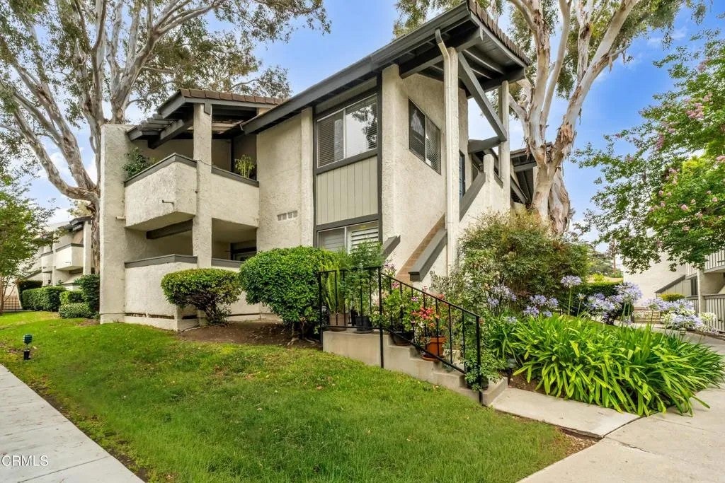Photo of 1340 E Hillcrest Drive #10, Thousand Oaks, CA 91362 (MLS # V1-36911)