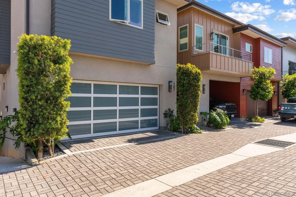 Photo of 107 Edgeburt Dr, Encinitas, CA 92024 (MLS # 260010211)