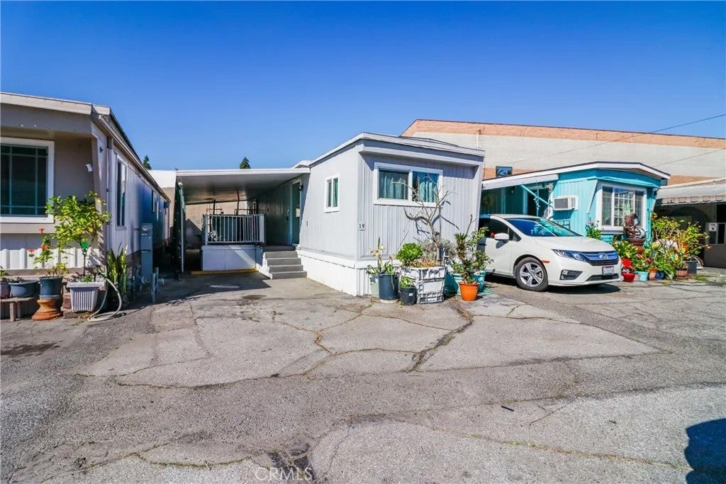 Photo of 9020 Somerset Blvd #19, Bellflower, CA 90706 (MLS # HD26111387)