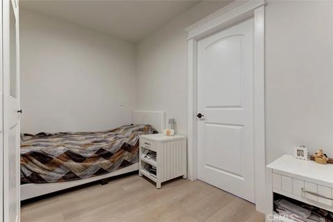 Tiny photo for 466 Vine ST, Glendale, CA 91204 (MLS # GD26093971)