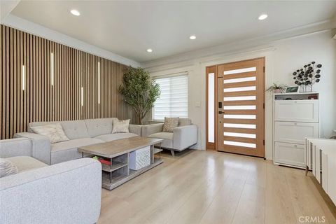 Tiny photo for 466 Vine ST, Glendale, CA 91204 (MLS # GD26093971)