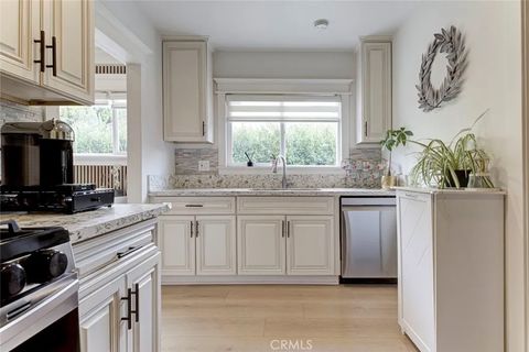 Tiny photo for 466 Vine ST, Glendale, CA 91204 (MLS # GD26093971)