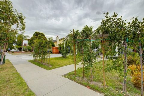 Tiny photo for 466 Vine ST, Glendale, CA 91204 (MLS # GD26093971)