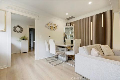 Tiny photo for 466 Vine ST, Glendale, CA 91204 (MLS # GD26093971)