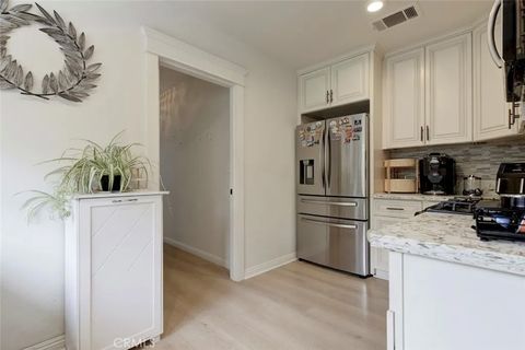 Tiny photo for 466 Vine ST, Glendale, CA 91204 (MLS # GD26093971)
