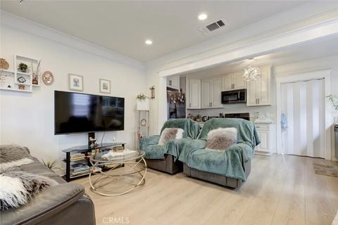 Tiny photo for 466 Vine ST, Glendale, CA 91204 (MLS # GD26093971)