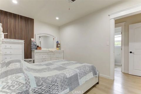 Tiny photo for 466 Vine ST, Glendale, CA 91204 (MLS # GD26093971)