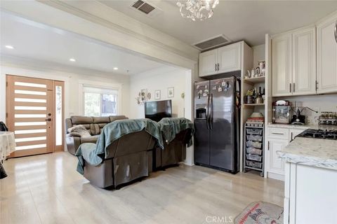 Tiny photo for 466 Vine ST, Glendale, CA 91204 (MLS # GD26093971)