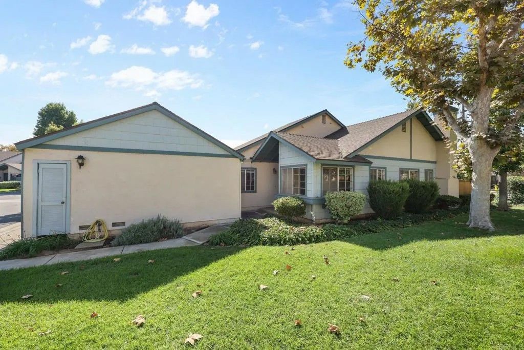 Photo of 2469 Turnbridge Gln, Escondido, CA 92027 (MLS # PTP2507803)