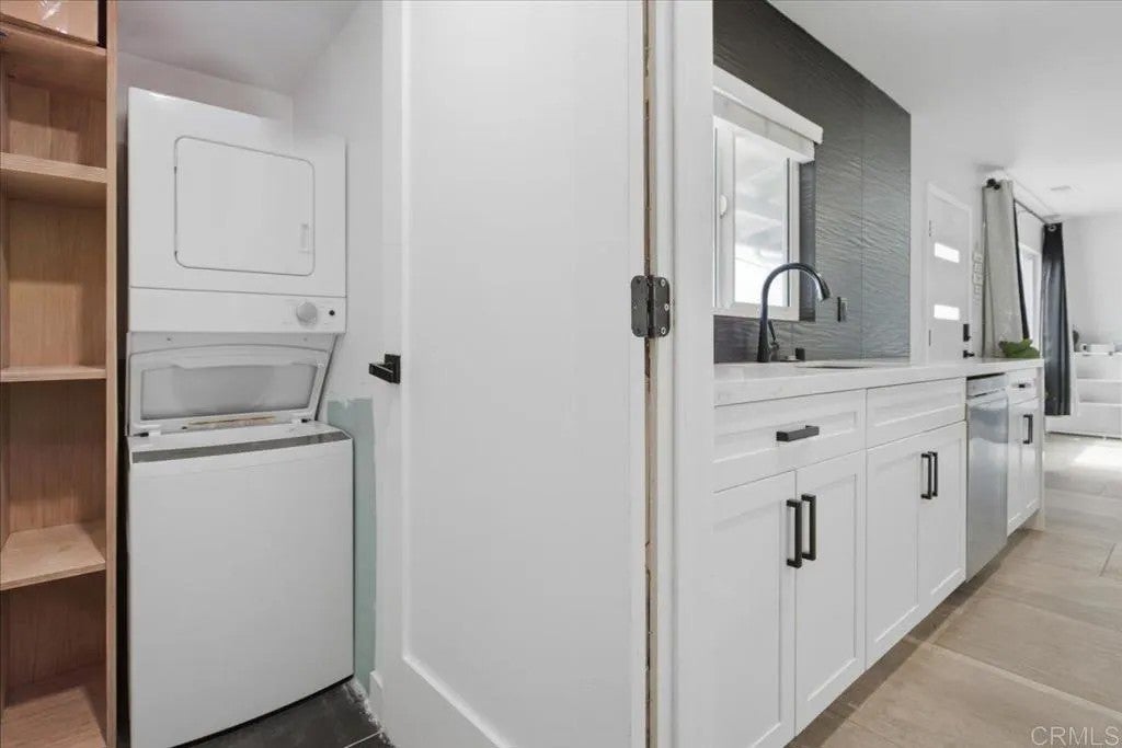 5141 Dubois Drive