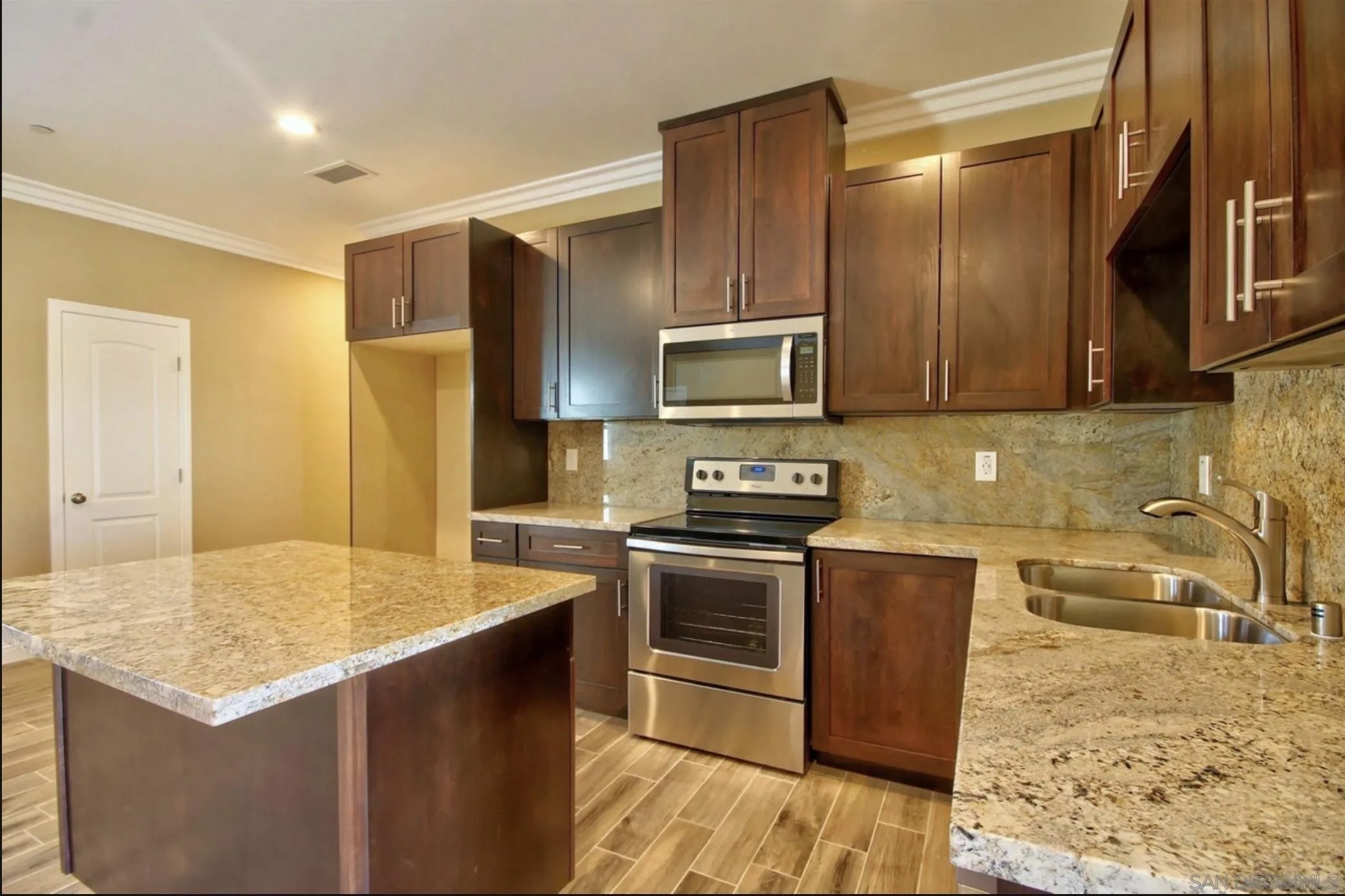 2816-18 D Ave