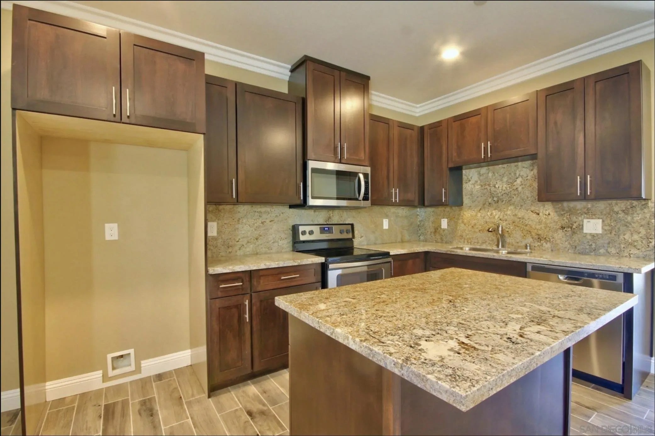 2816-18 D Ave