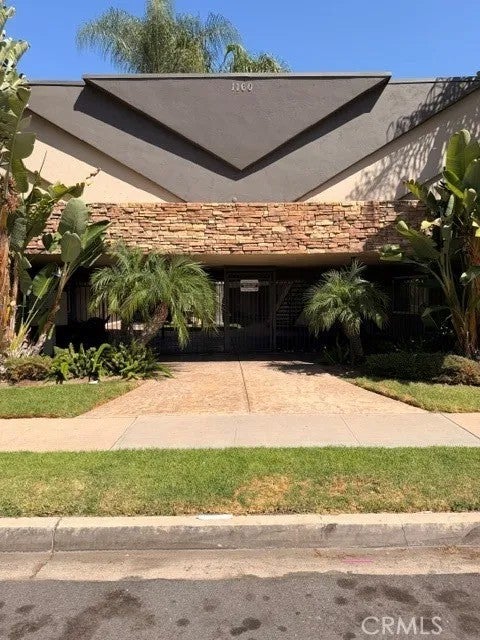 1160 E Lexington Avenue 17