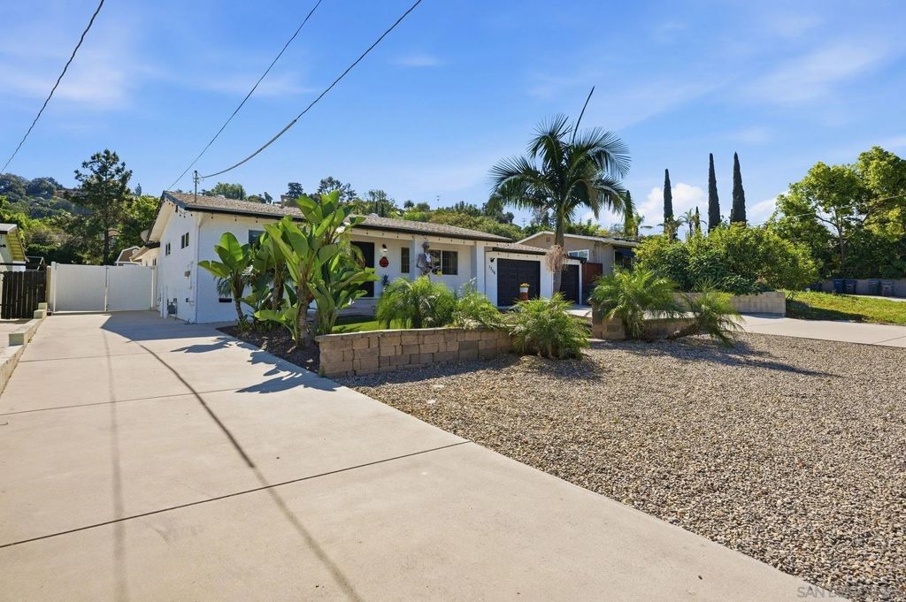 Photo of 1356 S Citrus Ave, Escondido, CA 92027 (MLS # 260006168)