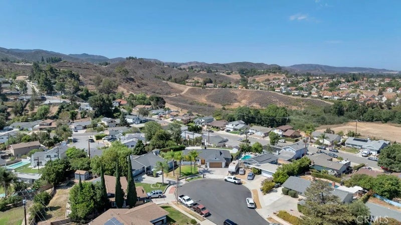 805 Moffatt Circle