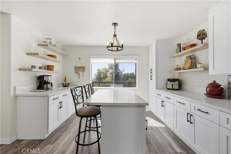 15612 Hillview