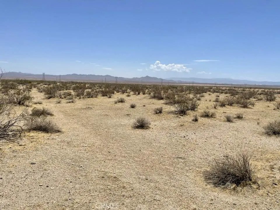Photo of 0 Crestview Dr. 046042201, Adelanto, CA 92301 (MLS # HD26168304)