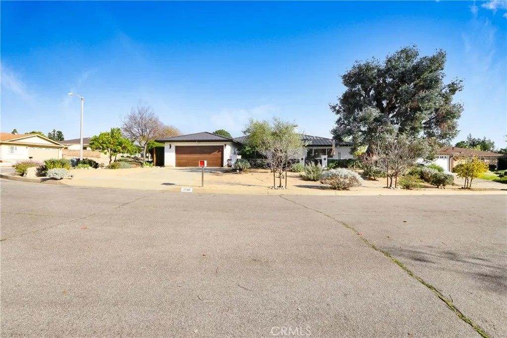 Photo of 2540 Stonehill Court, Claremont, CA 91711 (MLS # CV25282481)