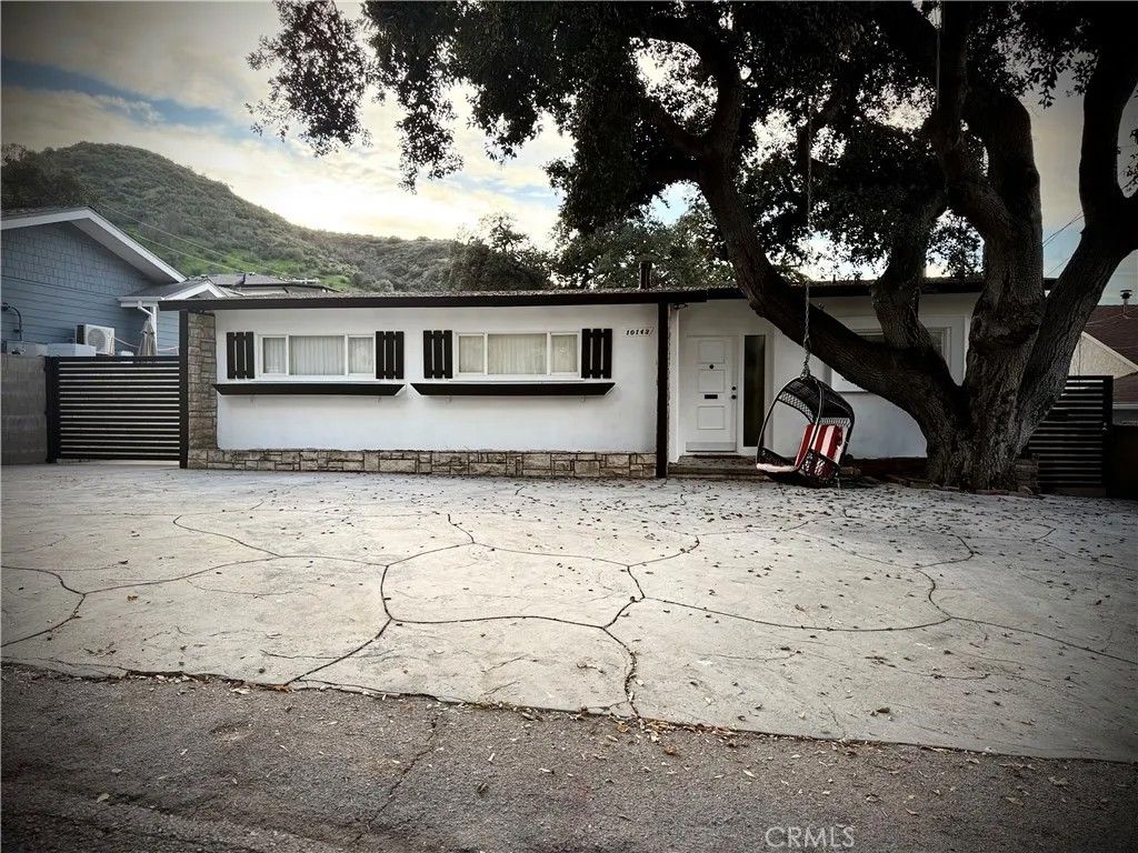 Photo of 10143 Oro Vista, Sunland, CA 91040 (MLS # GD26015971)