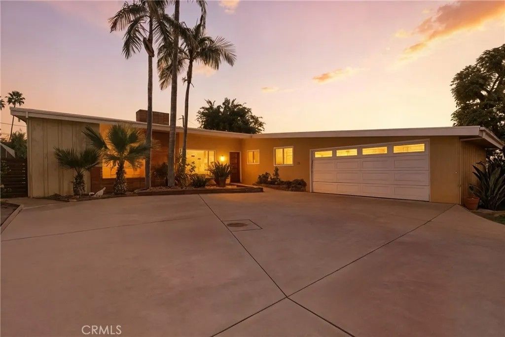 Photo of 438 Crestview Pl, Monrovia, CA 91016 (MLS # AR25272706)