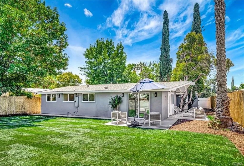 Photo of 20641 Archwood Street, Winnetka, CA 91306 (MLS # SR26077739)