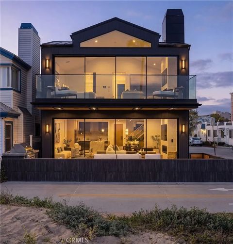 Photo of 218 E Oceanfront, Newport Beach, CA 92661 (MLS # LG26021224)