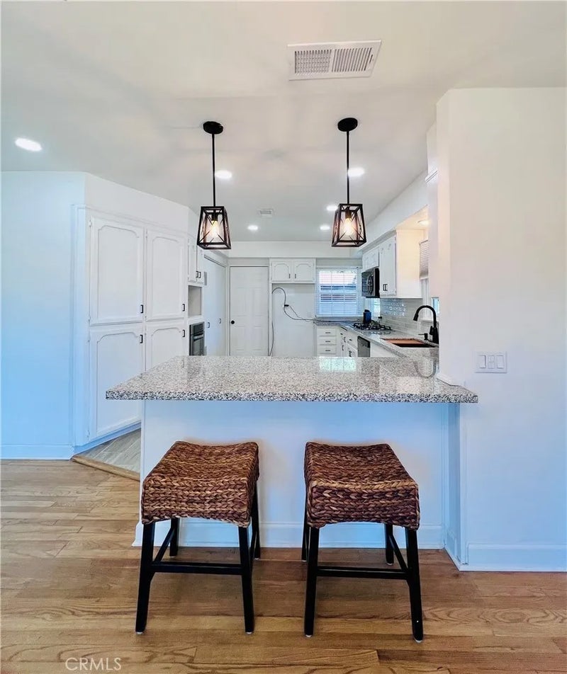 1735 Los Robles Drive