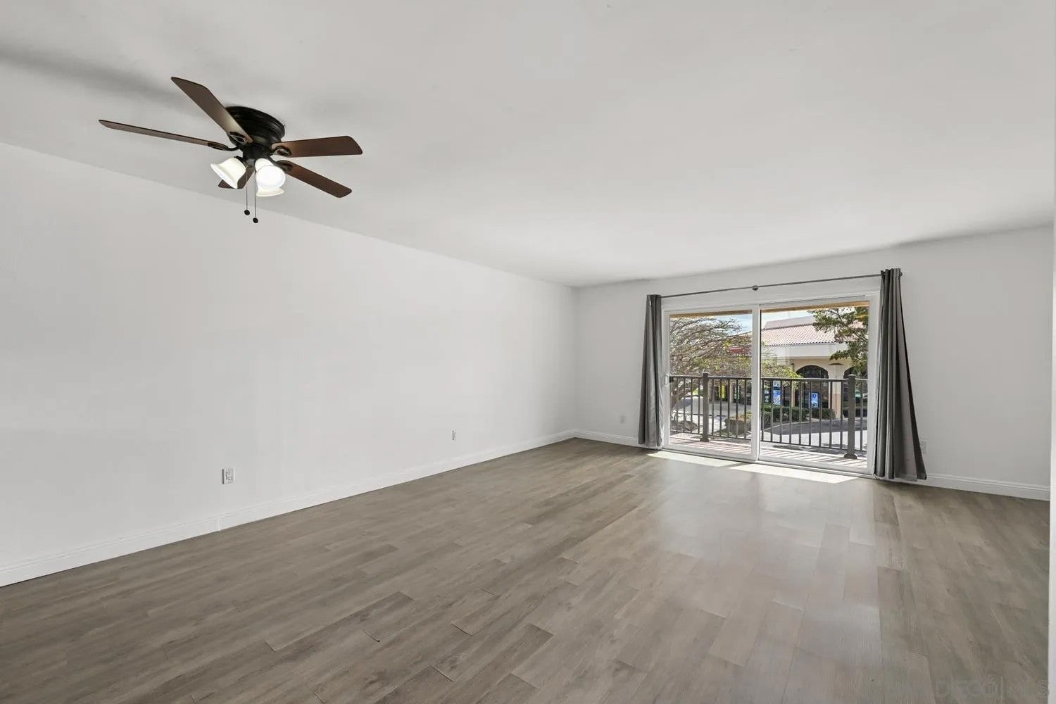 4851 Cole St. 9