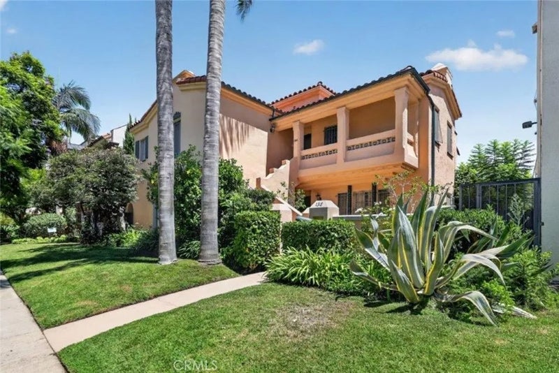 138 N La Peer Drive