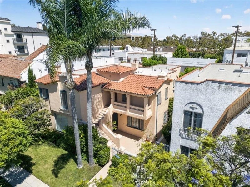138 N La Peer Drive