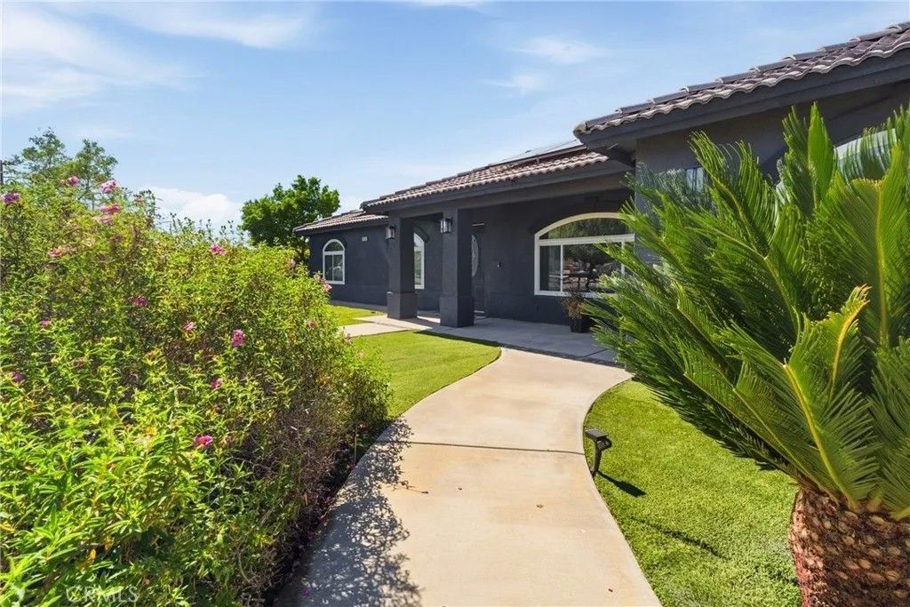 Photo of 7518 San Bruno Ave, Hesperia, CA 92345 (MLS # HD26078154)