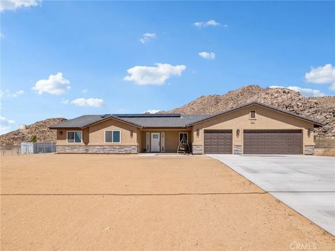 Photo of 24162 Shoshone Road, Apple Valley, CA 92307 (MLS # HD26056109)