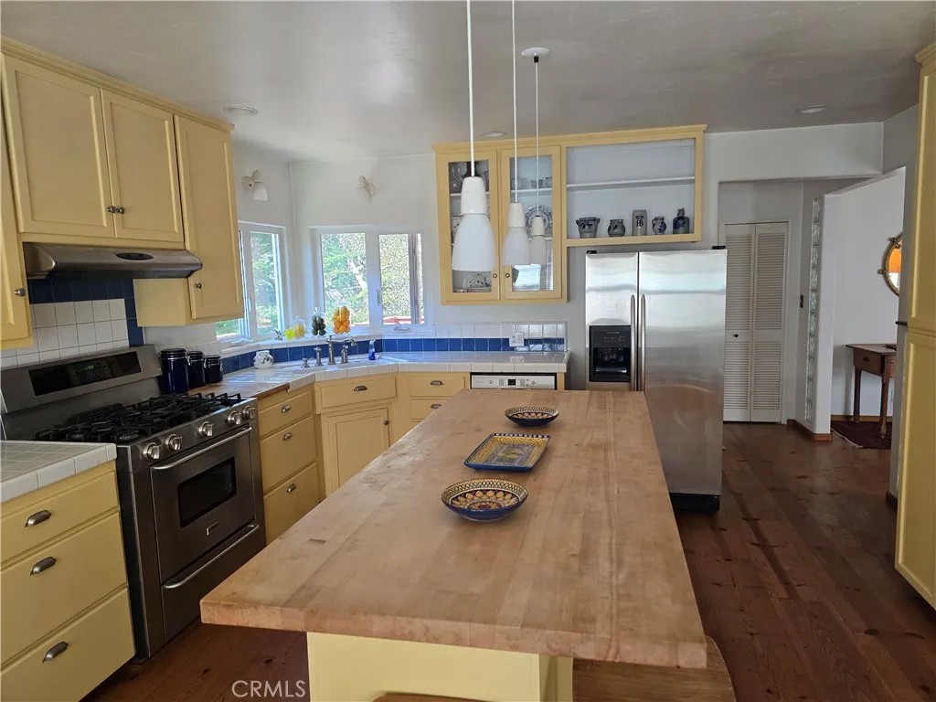 2300 Pineridge Drive