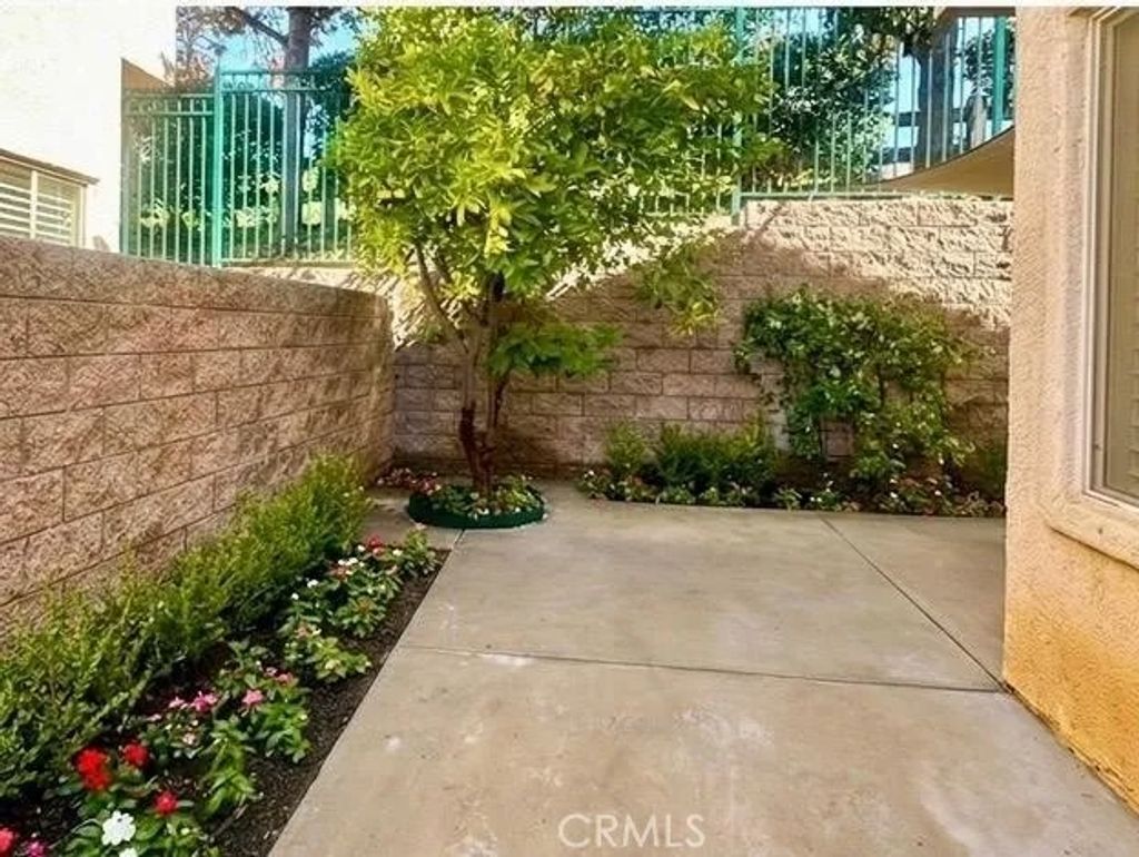 Photo of 544 Hooper Ave, Simi Valley, CA 93065 (MLS # SR25266185)