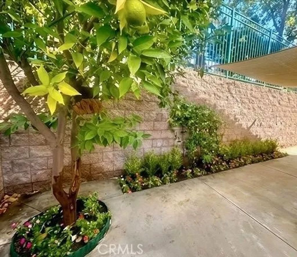 Photo of 544 Hooper Ave, Simi Valley, CA 93065 (MLS # SR25266185)