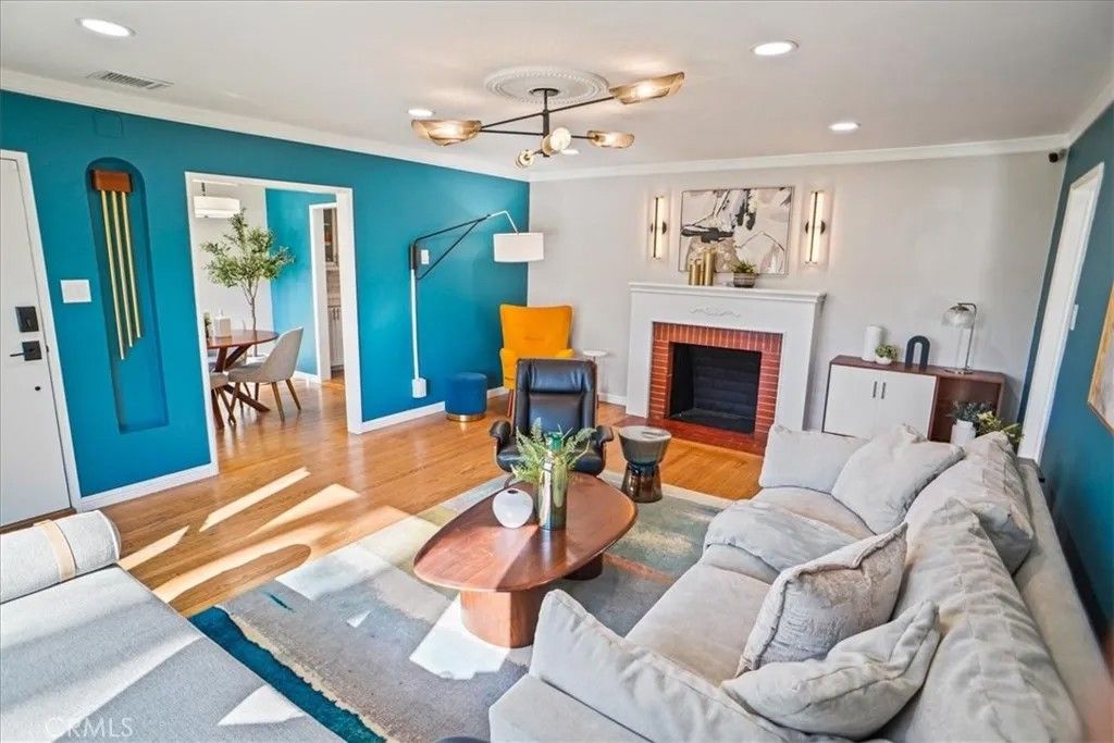 Photo of 612 S Mariposa Street, Burbank, CA 91506 (MLS # BB26040960)